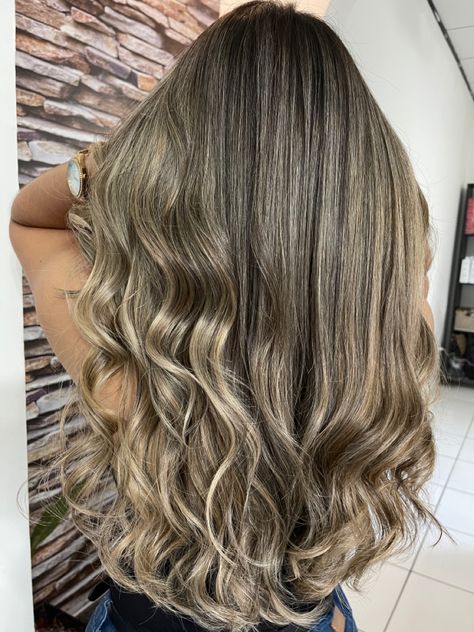 Rubio beige Balayage, Hair Stylist, Long Hair Styles, Hair Styles, Hair, Beauty