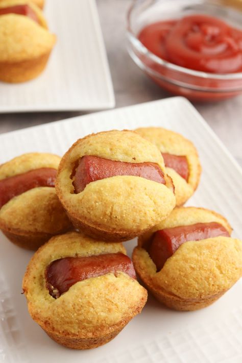 These Mini Corn Dog Muffins are super easy to make, fun to eat and are a delightful twist on the classic corn dog. Mini Corn Dogs Recipe, Muffin Corn Dogs, Appetizer Foods, Mini Corn Dog Muffins, Dog Muffins, Cheese Burrito, Corn Dog Muffins, Mini Corn Dogs, Corndog Recipe