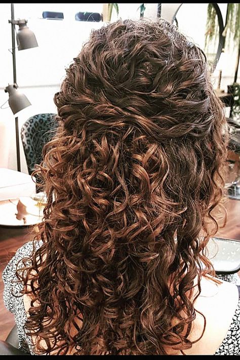 This bridal hairstyle is perfect for brides with wavy locks. I love capturing that for wedding photography. Save it to your hair ideas. Hair Ideas For Curly, Wedding Hair Ideas, Beautiful Wedding Hair, Wedding Hairstyle Ideas, Wedding Day Photos, Curly Wedding Hair, Bridal Hair Inspiration, Bridal Hairstyle, Wedding Hairstyle