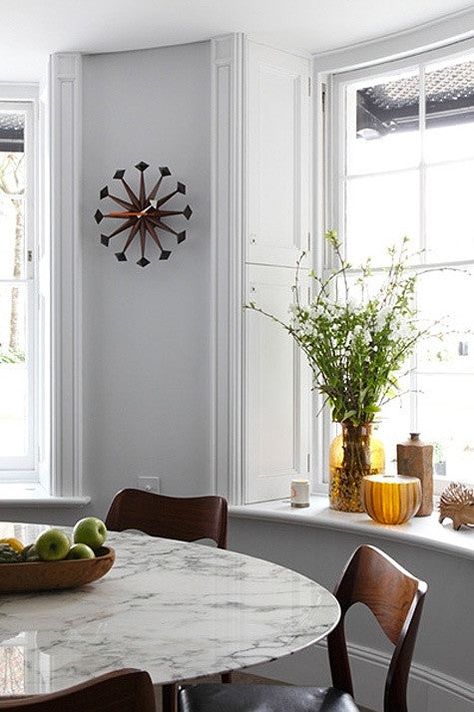 Italian Carrara marble top round tulip dining table with a bevelled and tapered edge. 110cm round in diameter with an aluminium white base. Underside of the marble has a baseplate to fit the aluminium base in lacquered white gloss, which has been manufactured to take the marble weight and bolts secure the base to the top. Round: 110cm = Seats 4 comfortably with table top space 73.5cm high You can also see more on tables delivered and installed by viewing previous customer images and photos tagge Small White Marble Dining Table, Round Tulip Dining Table, Marble Top Round Dining Table, Tulip Table And Chairs, Marble Dining Table Decor, Marble Round Table, Marble Tulip Table, Round Dinning Table, Tulip Dining Table