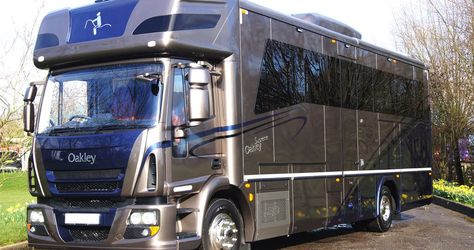 Horse Lorry, Horse Lorry Interior, 4 Horse Trailer With Living Quarters, Big Horse Trailers, Lakota Living Quarters Horse Trailer, Live In Quarters Horse Trailer, Horse Box, Luxury Bus, Horse Barn Plans