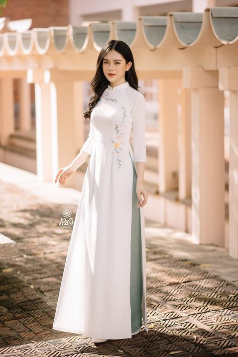 Comfy Trendy Outfits, Dress Muslim Modern, Chinese Fancy Dress, Asian Style Dress, Chinese Style Dress, Elegant Dresses Classy, Simple Pakistani Dresses, Stylish Party Dresses, Pretty Prom Dresses