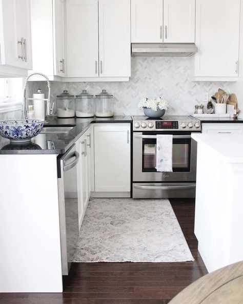 White Cabinets Black Countertops Kitchen Ideas Kitchen Cabinets With Dark Countertops, Dark Countertops White Cabinets, Cabinets With Dark Countertops, White Kitchen Drawers, Herringbone Backsplash Kitchen, White Herringbone Backsplash, White Cabinets Black Countertops, Kitchen Trends 2024, Glass Upper Cabinets