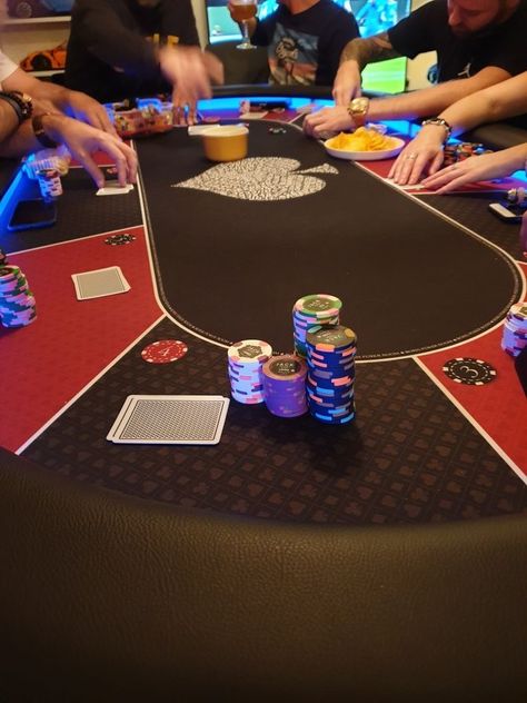 Poker Aesthetic, Guys Night, Poker Room, Poker Game, Poker Chip, Poker Night, Print Screen, Gambling Games, Casino Poker