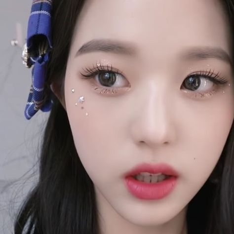 Glitter Face Makeup, Korean Natural Makeup, Gem Makeup, Bling Makeup, Concert Makeup, Korean Makeup Look, Rhinestone Makeup, Cute Eye Makeup, Korean Eye Makeup