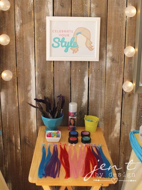 Create your own Sunny Day-inspired hair salon. A fun birthday activity for Sunny Day fans! Hair Salon Birthday, Salon Birthday Party, Makeover Party, Spa Day Party, Salon Party, Kids Spa Party, Nails Painted, Kids Spa, Spa Birthday Parties