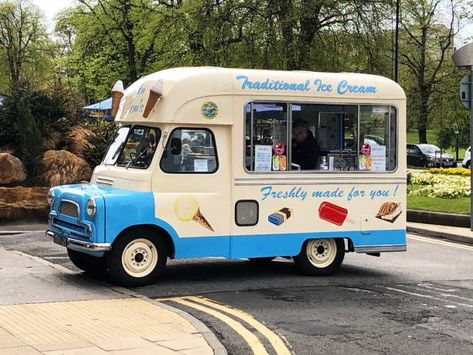 240+ Vintage Ice Cream Truck Stock Photos, Pictures & Royalty-Free Images Vintage Ice Cream Truck, Retro Ice Cream, Ice Cream Waffle Cone, Ice Car, Terror Movies, Food Vans, Old Fashioned Ice Cream, Italian Ice Cream, Sweet Carts