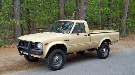 '80 Toyota ... w. 5-speed 20R Toyota Pickup 4x4, Pick Up 4x4, Toyota 4x4, Toyota 4, Toyota Pickup, Best Classic Cars, Old Classic Cars, Toyota Trucks, Jeep 4x4