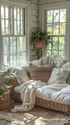 Sunroom Hammock Ideas, Small Cottage Sunroom Ideas, White Wicker Sunroom, Sunroom Plants Decor Cozy, Cozy Cottage Sunroom, Sun Porch Furniture Ideas, Daybed In Sunroom Ideas, Sunroom Office Decorating Ideas, Rattan Sunroom Furniture