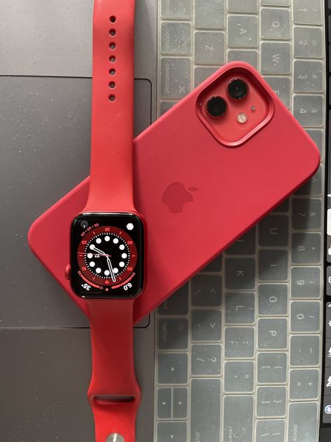 Apple Watch 6 Series, Iphone 12 Red, Red Apple Watch, Apple Leather Case, Apple Iphone Accessories, Apple Watch Series 6, Accessoires Iphone, Iphone Obsession, Unique Iphone Cases