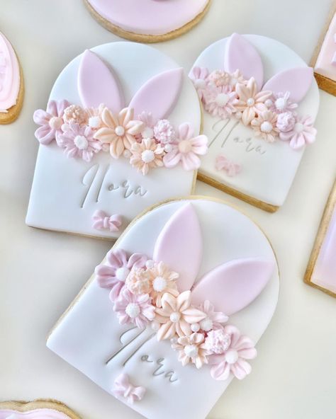 Zoe - The Sugar Co. on Instagram: “🐰I L O R A 🐰 . . . #somebunnylovesyou #bunnytheme #bunnybirthday #bunnycookies #cookies #fondantcookies #firstbirtbday #pinkcookies…” Bunny Cookies Decorated, Farewell Cookies, Bunny Sugar Cookies, Baptism Cookies, Bunny Birthday Party, Royal Icing Sugar, Easter Bunny Cookies, Royal Iced Cookies, Bunny Cupcakes