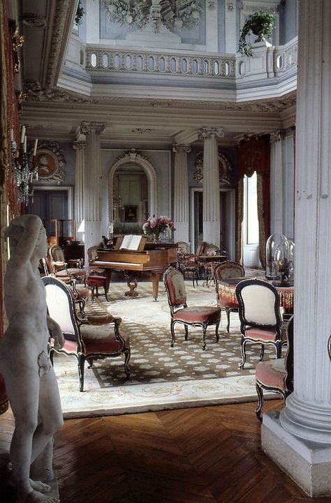 Ornamental Molding, Old Mansions Interior, French Manor House, Manor Interior, Regency House, Neoclassical Interior, French Architecture, Castle House, Countryside House