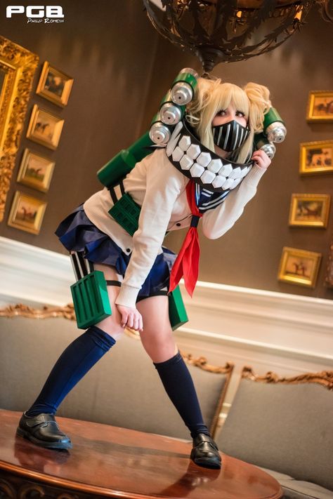 Toga Cosplay   Credit to citrus_v2 on Reddit Toga Cosplay, Sakura Haruno Cosplay, Toga Costume, Female Pirate Costume, My Hero Academia Cosplay, Snacks Für Party, Cosplay Characters, Anime Costumes, Cute Cosplay