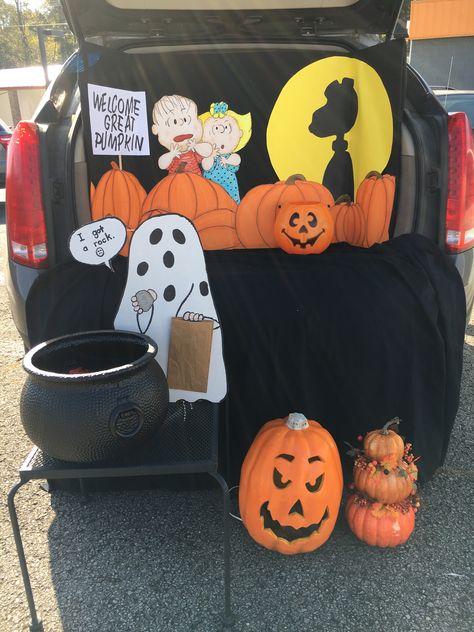 It’s the Great Pumpkin, Charlie Brown! - one and a half lab boards glued together and covered the boards with black cloth. I just drew and the characters on poster board and colored with markers and oil pastels. Snoopy, moon, and pumpkins cut from colored poster board. Cut out all and glued to cloth covered board. Charlie Brown made from left over lab board. Trunk Or Treat Charlie Brown Ideas, It's The Great Pumpkin Charlie Brown Decorations, Trunk Or Treat The Great Pumpkin, Great Pumpkin Trunk Or Treat Ideas For Cars, Peanuts Trunk Or Treat Ideas For Cars, Trunk Or Treat Ideas For Cars Charlie Brown, Its A Great Pumpkin Charlie Brown, Cute Truck Or Treat Ideas, Peanuts Halloween Trunk Or Treat