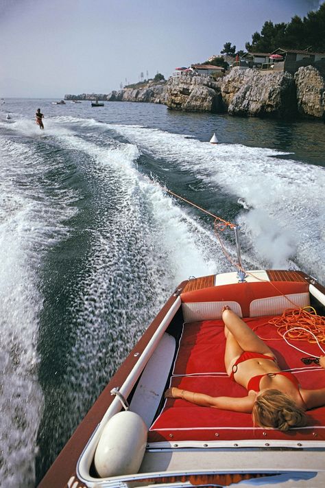 The golden age of the French Riviera captured by Slim Aarons Slim Aarons Photography, Antibes France, Slim Aarons, Italian Summer, Water Skiing, Dream Lifestyle, Old Money Aesthetic, Summer Dream, European Summer