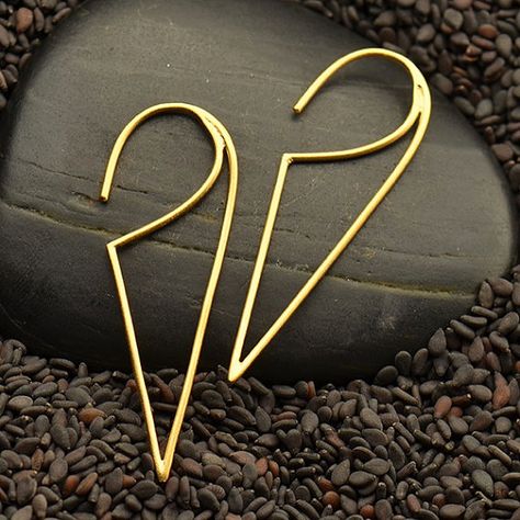 Satin 24K Gold Plated Sterling Silver Open Wire by kathleensonia Dagger Earrings, Loc Jewelry, Metalsmithing Jewelry, Wire Jewelry Designs, Earring Box, Handmade Wire Jewelry, Triangle Earrings, Geometric Jewelry, Wire Earrings