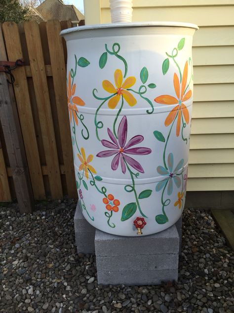 Painted Rain Barrel Barrel Art Ideas, Rain Barrel Decorating Ideas, Rain Barrel Painting Ideas, Barrel Painting Ideas, Metal Barrel Ideas, Painted Trash Cans, Barrel Art, Water Collection System, Greenhouse Design