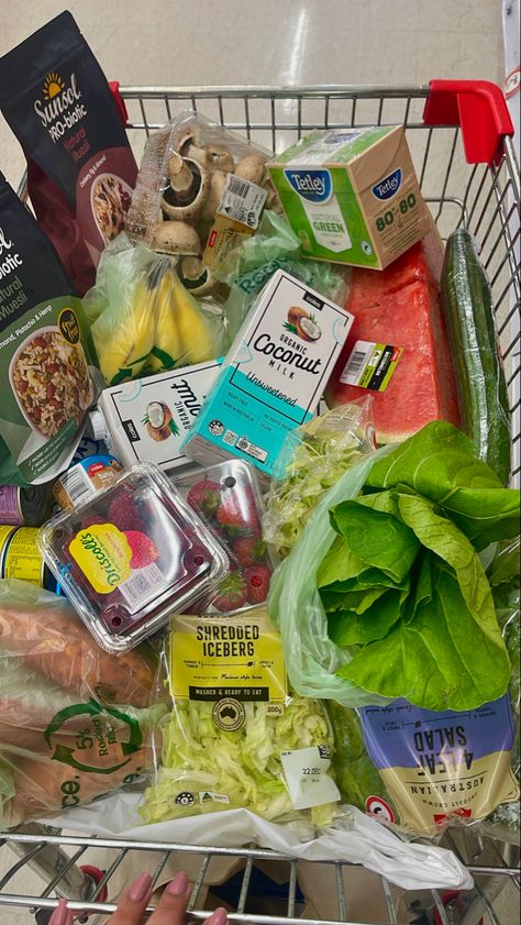 Cart Full Of Groceries, Healthy Shopping Cart Aesthetic, Healthy Grocery Basket Aesthetic, Healthy Shopping Cart, Healthy Grocery Cart, Healthy Grocery Shopping Aesthetic, Grocery Cart Aesthetic, Grocery Shopping Photography, Grocery Shopping Aesthetic