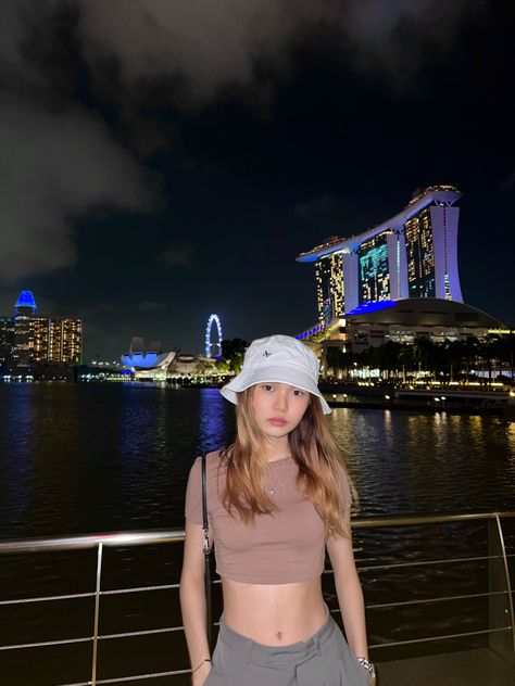 Marina Bay Sands Singapore Photography, Baggy Dress Pants, Night Flash Photography, Marina Bay Singapore, Singapore River, Sands Singapore, Crop Top Outfit, Baggy Dresses, Top Outfit