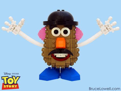 LEGO+Mr.+Potato+Head. He was around long before Toy Story....leave it to Disney! Lego Toy Story, Disney Lego, Lego Sculptures, Mr Potato, Mr Potato Head, Amazing Lego Creations, Lego Toy, Potato Heads, Lego Characters