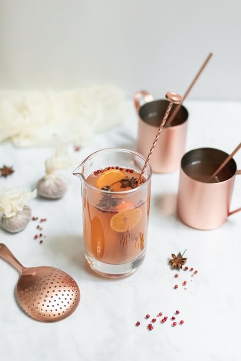 Rose Wine Recipes, Wine Cocktail Recipes, Mulled Wine Recipe, Wine Recipe, Rosé Wine, Rose Recipes, Seasonal Cocktail, Christmas Spices, Cool Winter