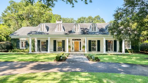 This Timeless Country Beauty Just Hit the Market in Alabama's Capital City Southern Ranch Style Homes, Luxe Dining Room, Covered Back Patio, Montgomery Alabama, Exterior Renovation, Southern Homes, Ranch Style Homes, Backyard Retreat, Southern Home