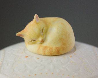 Sculpting Animals, Cat Urns, Pottery Animals, Dragon Crafts, Pet Urn, Urn For Ashes, Modern Pet, Ceramic Cat, Polymer Clay Diy