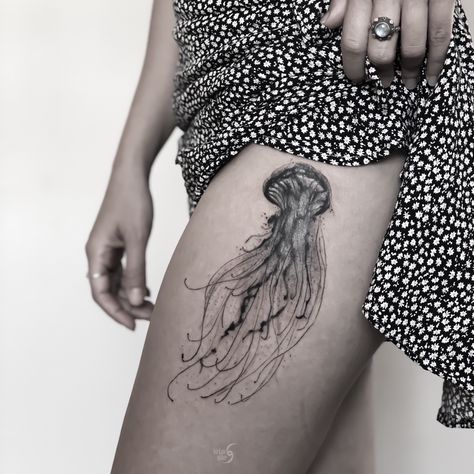 • • • #tattoo #tattoos #tat #toptags #ink #inked #tattooed #tattoist #coverup #art #design #instaart #instagood #sleevetattoo #handtattoo #chesttattoo #photooftheday #tatted #instatattoo #bodyart #tatts #tats #amazingink #tattedup #inkedup Tattoos Jellyfish, Cute Simple Tattoos, Creative Tattoo, Jellyfish Tattoo, Up Tattoos, Cover Up Tattoos, Chest Tattoo, Creative Tattoos, Simple Tattoos