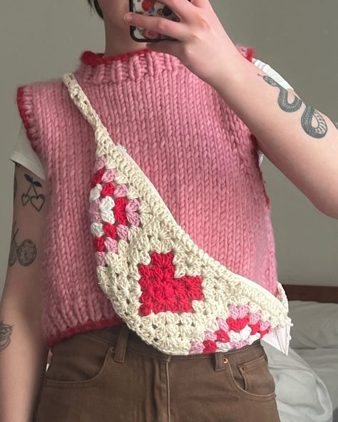 Valentines bags !!! Who doesn’t love a bit of pink and red !! Planning on being much more active on here in the run up to me starting my masters so expect lots of casual posts lmao ❤️ 💗 ❤️ #slowfashion #slowfashionmovement #slowfashionstyle #handmadefashion #handmadetops #handmadeclothing #outfitinspo #aestheticoutfit #aesthetic #smallbusiness #crochetgirlgang #smallbusinesslove #crochetpattern #crochet #yarnspiration #knitting #knitwear #knit Pink Crochet Ideas, Crochet Book Bag, Valentines Bags, August Goals, Textile Book, Crochet Pins, Bags Crochet, Slow Fashion Movement, Crochet Design