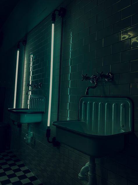 Bathroom Horror Scene, Dingy Bathroom Aesthetic, Creepy Bathroom Aesthetic, Party Bathroom Aesthetic, Cyberpunk Bathroom, Horror Lighting, Dark Bathroom Aesthetic, Bathroom Reference, Scary Bathroom