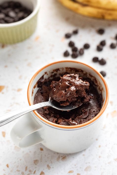 This healthy vegan mug brownie is ready in minutes and has the perfect amount of chocolate-y goodness to quickly satisfy a craving! No eggs or dairy here. We're using mashed banana, nut/seed butter, oat flour, cocoa, and sweet chocolate chips for a fudgy, single-serving brownie that satisfies! Single Serve Brownie, Mug Brownie, Vegan Mug Cakes, Brownie In A Mug, Gluten Free Egg Free, Mug Recipes, Banana Nut, Single Serving, Healthy Sweets Recipes