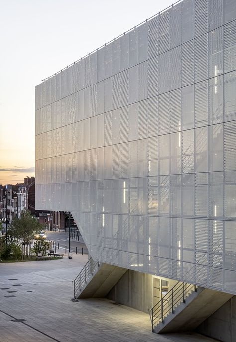 Cinema ètoile Cinémas Béthune / Olivier Palatre architectes | ArchDaily Steel Facade Architecture, Gallery Facade, Cinema Architecture, Entrance Signage, Facade Architecture Design, Starry Lights, Facade Lighting, Wooden Staircases, Metal Panels