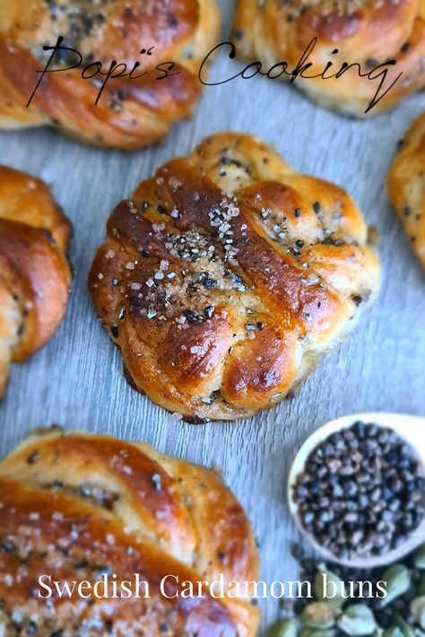 Swedish Vanilla Buns, Swedish Cardamom Buns Recipe, Cardamom Bun, Cardamom Buns Recipe, Swedish Cardamom Buns, Cardamom Buns, Sweet Buns, Swedish Recipes, Brioche Buns