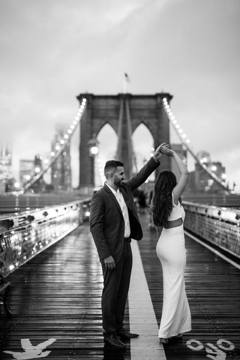 Brooklyn Bridge Pictures, Brooklyn Bridge Engagement Photos, Photo Bridge, Engagement Photos Nyc, Nyc Photoshoot, City Wedding Photos, Brooklyn Bride, Couple Engagement Pictures, City Engagement Photos