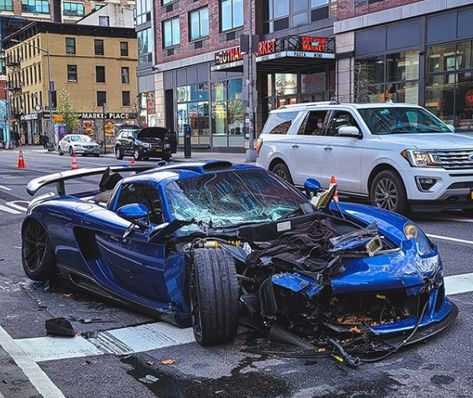 Gemballa Mirage Gt, Empty Street, Actor Paul Walker, Carrera Gt, Porsche Carrera Gt, Mercedes Clk, Ville New York, Vw Touran, Porsche Classic