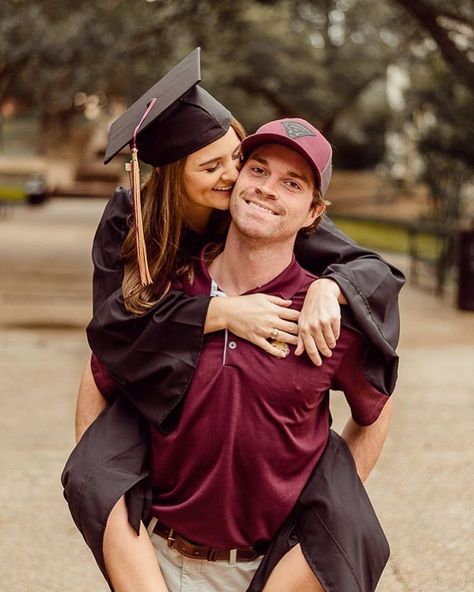 Grad Photos Couple, Couple Graduation Pictures, Couple Graduation, Nursing Ideas, Graduation Pictures High School, High School Graduation Pictures, Senior Sunday, Graduation Pic Ideas, Masters Graduation