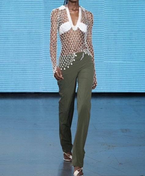 Fly Girl, High Fashion, Khaki Pants, Capri Pants, Fashion Show, Girl Fashion, Couture, On Twitter, Twitter