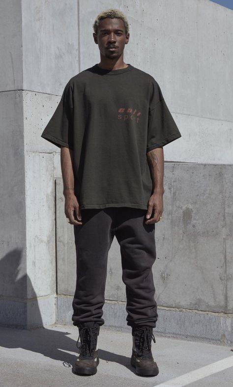 Yeezy T Shirt, Yeezy Collection, Yeezy Season 3, Minimal Streetwear, Yeezy Fashion, Goth Streetwear, Yeezy Outfit, Techwear Fashion, Shirt Silhouette