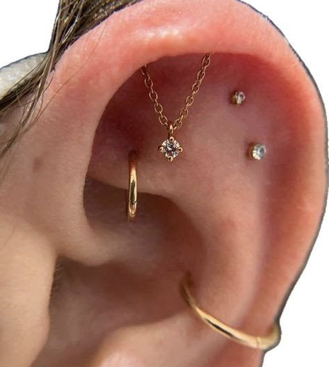 Ear Art, Cute Piercings, Piercings Unique, Body Jewelry Piercing, Earrings Inspiration, Tragus Piercings, Stacked Jewelry, Jewelry Lookbook, Pretty Jewellery