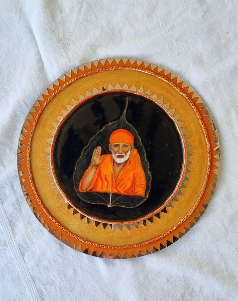 Acrylic Painting of sai baba on peepal leaf skeleton. Protected in resin with lippan style framing. Sai Baba Painting, Peepal Leaf, Leaf Skeleton, Lippan Art, Leaf Painting, Small Canvas Art, Painted Leaves, Sai Baba, Small Canvas