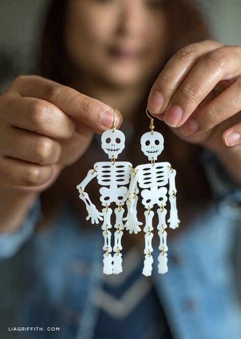 Woman holding shrink film skeleton earrings Shrink Film Earrings, Halloween Shrinky Dink Ideas, Shrinking Plastic Earrings, Shrinky Earrings, Diy Halloween Earrings, Shrink Plastic Earrings, Shrinky Dink Earrings, Cricut Earrings, 3d Earrings