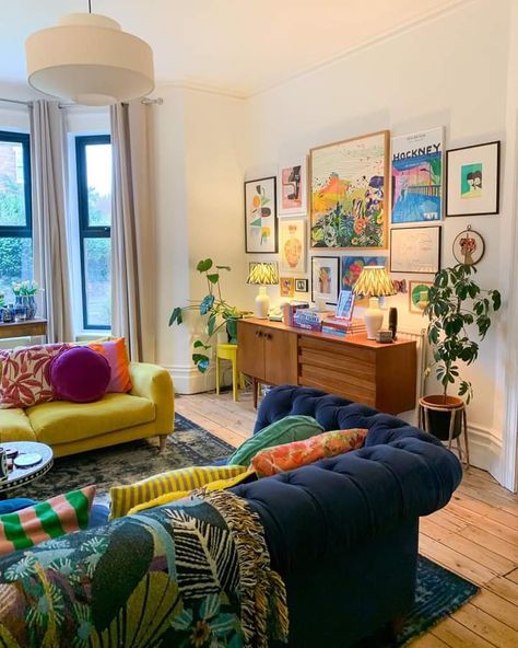 Colorful Maximalist Decor, Maximalist Living Room, Apartment Vibes, Colourful Living Room, Eclectic Living Room, Maximalist Decor, Home Vibes, Apartment Decor Inspiration, Maximalism