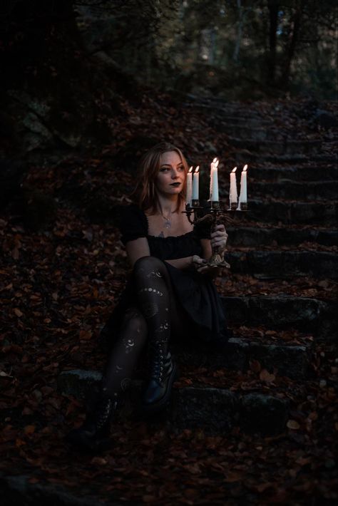 Werewolf Photoshoot, Candlelight Photoshoot, Noir Cinematography, Creepy Pose, Witchy Photoshoot Ideas, Portrait Props, Spooky Photoshoot Ideas, Candle Shoot, Vampire Photoshoot