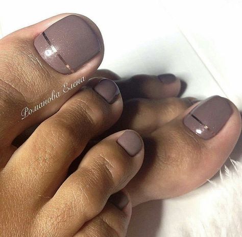 Winter Gel Toe Nails, Gel Pedicure Ideas Fall, Fall Inspired Toenails, January Pedicure Colors Toenails, Fall Gel Toe Nail Colors, Bronze Pedicure, Fall Pedicures 2024, Toe Colors For Fall, Nail Foot Colors