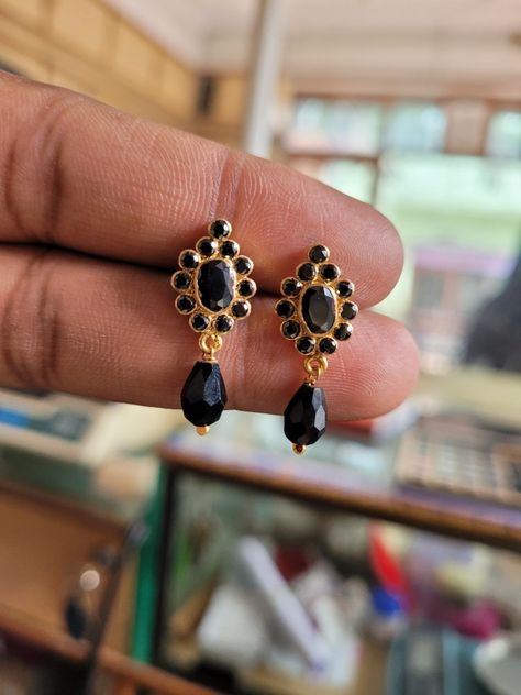 Black Beads Earrings Indian Gold, Black Beads Ear Rings Gold, Black Stone Earrings Gold, Vaddanam Designs, Black Beats, Gold Ideas, Black Stone Earrings, Gold Earrings Indian, Gold Jewels Design