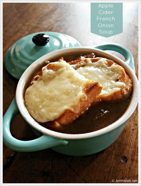 French Onion Soup Recipe, Country Bread, Visual Recipes, Apples And Cheese, French Onion Soup, Soup And Sandwich, French Onion, Onion Soup, Delicious Soup