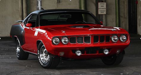 1971 Plymouth Cuda 383 V8 Restored to Perfection Plymouth Hemi Cuda, Plymouth Muscle Cars, Hemi Cuda, Motos Vintage, Plymouth Cuda, Dope Music, Dodge Muscle Cars, Mopar Cars, Mopar Muscle Cars