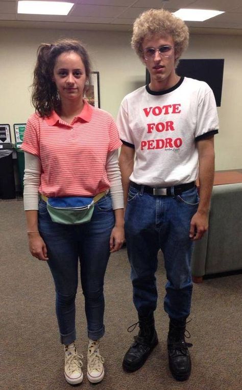 32 Easy Couple Costumes To Copy That Are Perfect For The College Halloween Party - By Sophia Lee Unique Couples Costumes, Easy Couple Halloween Costumes, Easy Couples Costumes, College Halloween Party, Meme Costume, Funny Couple Costumes, Halloween Costumes Diy Couples, Black Halloween Costumes, Funny Couple Halloween Costumes