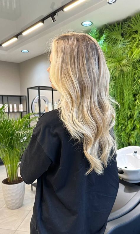 To The Root Balayage, Blonde Inspo Highlights, Blonde Hair For Porcelain Skin, Blonde Highlights Cool Skin Tone, Balayage Hair Blonde Before And After, Rooted Lived In Blonde, Blonde Hair Highlights Ideas For Blondes, Balayage On Blonde Hair Natural, Beige Blonde With Root Smudge