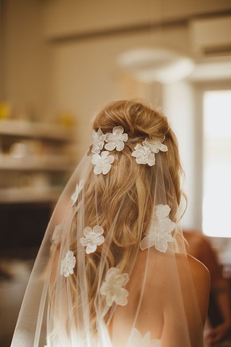 These unique non-traditional wedding veils are perfect for a custom detail for fashionable brides on their wedding day! To add a vintage, minimal, or chic detail a veil is the perfect option. #Wedding #Veil #Fashion #WeddingDetails #WeddingVeils #WeddingFashion #WeddingDress #Beauty | Martha Stewart Weddings - Nontraditional Wedding Veils for the Fashion-Forward Bride Claire Pettibone Wedding Dress, Contemporary Bride, Classic Brides, Blue Wedding Dresses, Bohemian Bride, Nontraditional Wedding, Modern Bridal, Italian Wedding, Bride Wear